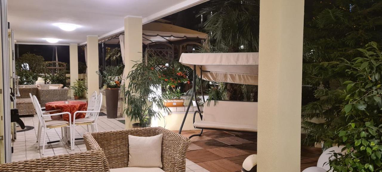 Hotel Beppe Rimini Extérieur photo